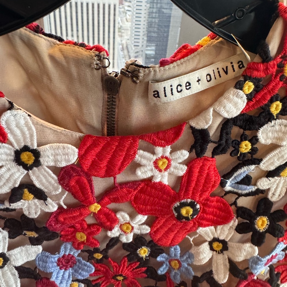 Alice and Olivia floral lace dress - Picture 4 of 8